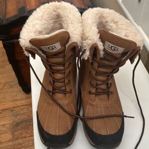 UGG Adirondackack boots
Size 8.5
Excellent condition
Only worn a few times